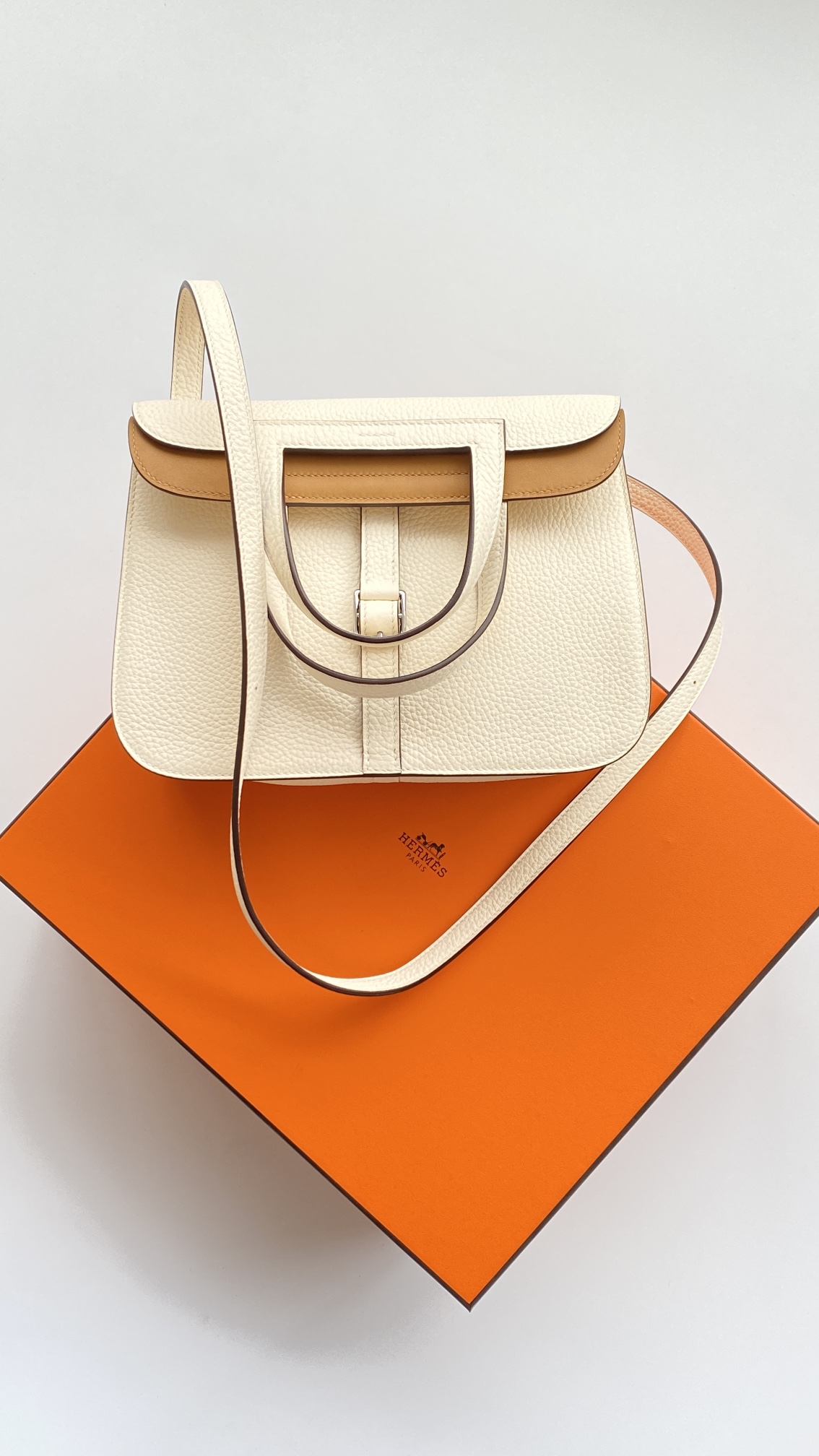 에르메스 투톤 할잔백25 크림 은장 버클